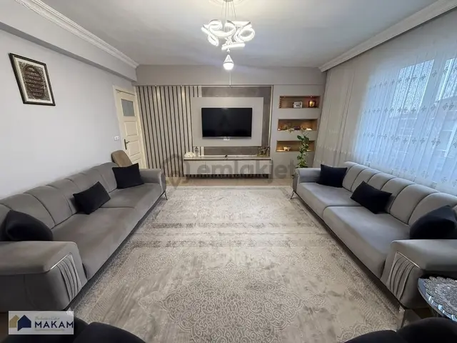 Fetih Cad. Kutup Güneşi Sitesinde 3+1 Satılık Bakımlı Daire 1