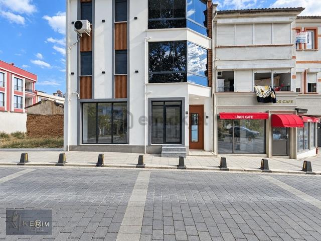 Kerim'den Kiralık Güre Merkez'de 150 M2 Prestijli Sıfır Dükkan
