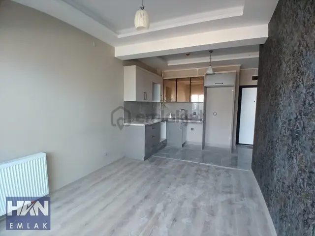 Han Emlaktan Havuzlu Sosyal Alanlı Sitede D.gazlı Kiralık 1+1