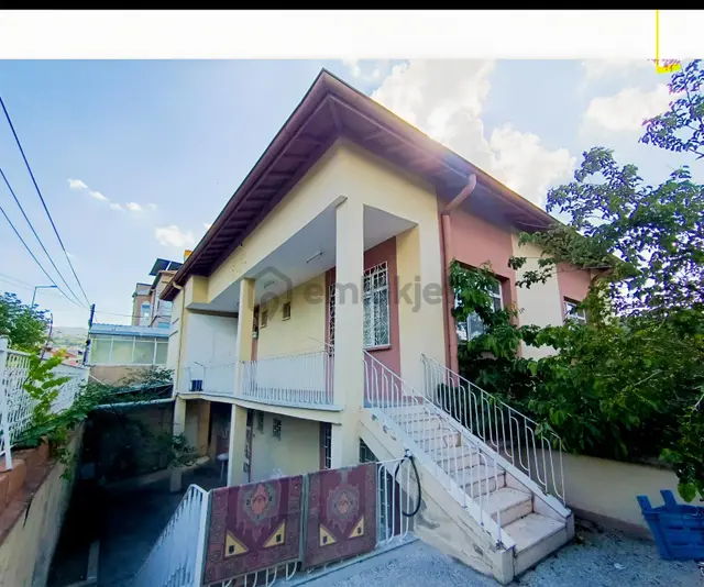 Hacılar Meydanda Satılık Kombili Ev 1