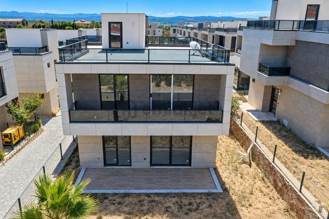 Umas Solutıon'dan Gömeç'te Denize 300m Sıfır 3+1 Villalar 1