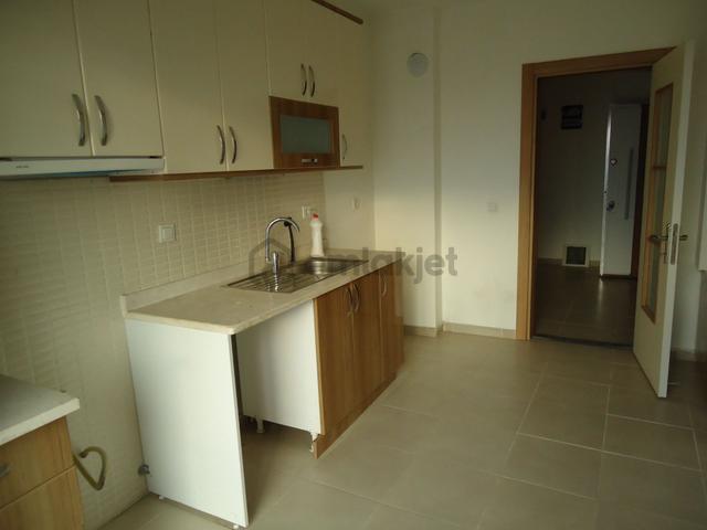 Krc'den Merkezi Konutta Manzaralı Kiralık 3+1 Daire 1