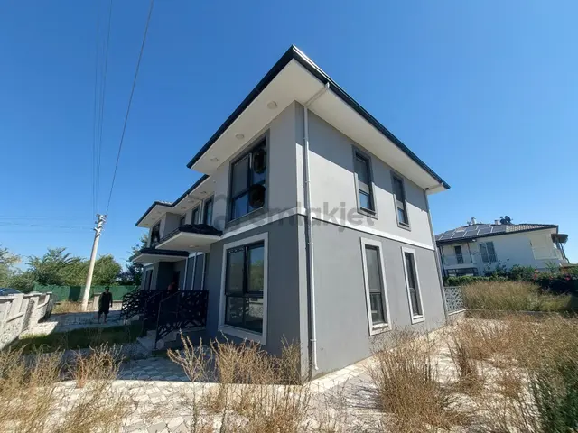 Muğla, Ortaca, Güzelyurt Da 140 M² Brüt, 125 M² Net Yüzme Havuzlu Sıfır 4+1 Satılık Villa 1