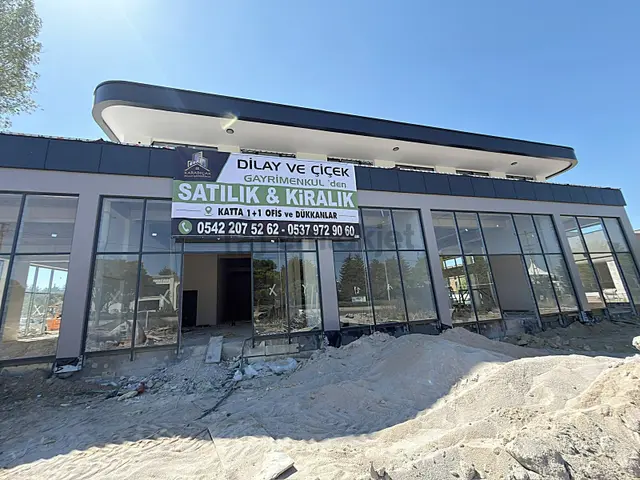 İncek Turgut Özal Bulvarı Üzerinde Köşebaşı Kiralık Dükkan 1