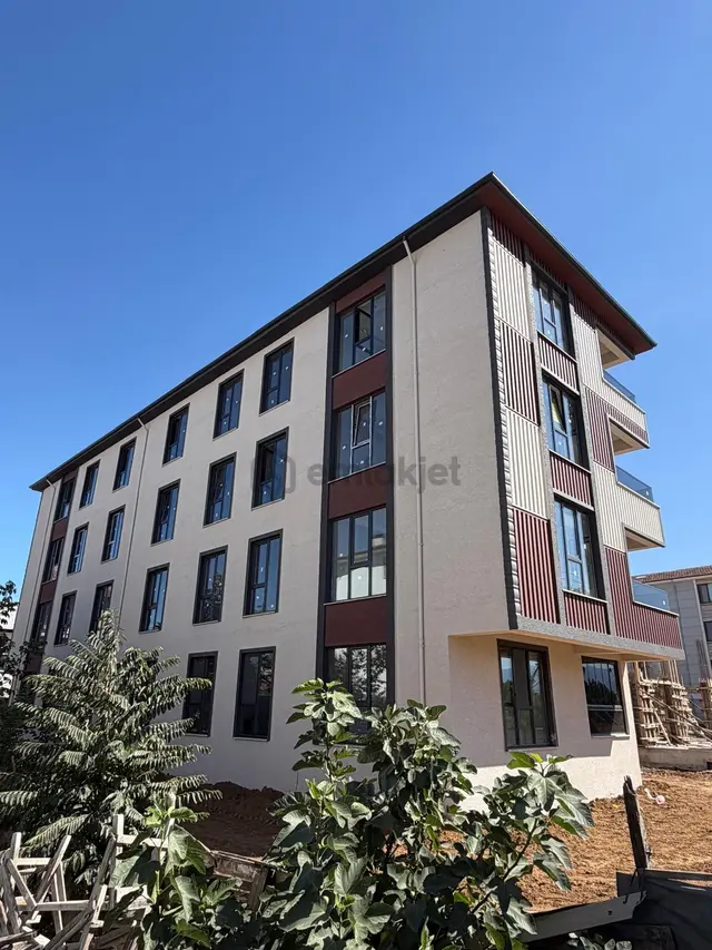 Hak Emlak'tan Aziziye Mahallesinde Kiralık 3+1 Geniş Daire 1