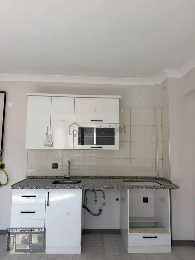 Albayrak'tan Hastane Yanında Kiralık Sıfır 1+1 Daire 1