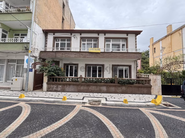 Yıldırım Emlak'tan Büyükcami Mahallesi Satılık 267 M2 2 Katlı Ev 1