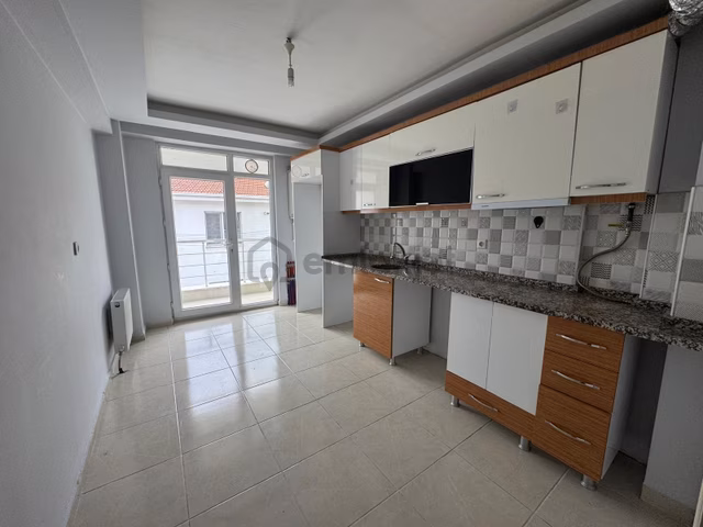 Balkan Gündüzden Asansörlü Çift Cepheli 2+1 Kiralık Daire 1
