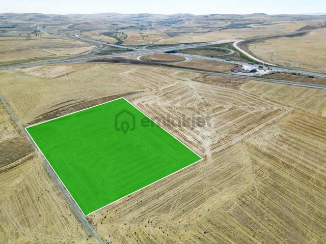 Alaçatı'dan/tek Tapu/niğde Otoban Yakını/13.748metre Kare Tarla/ 1