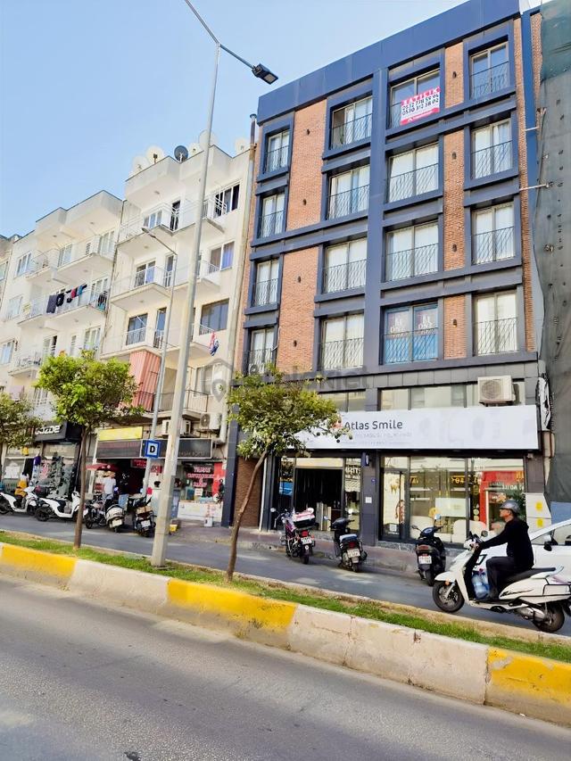 Kuşadası Merkezi Konumda 3+2.acil Satılık Dubleks Daire. 1