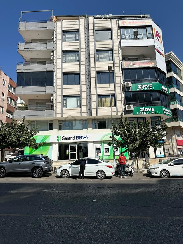 Benek Emlak Emniyet Caddesi 3+1 Kiralık Ofis 1