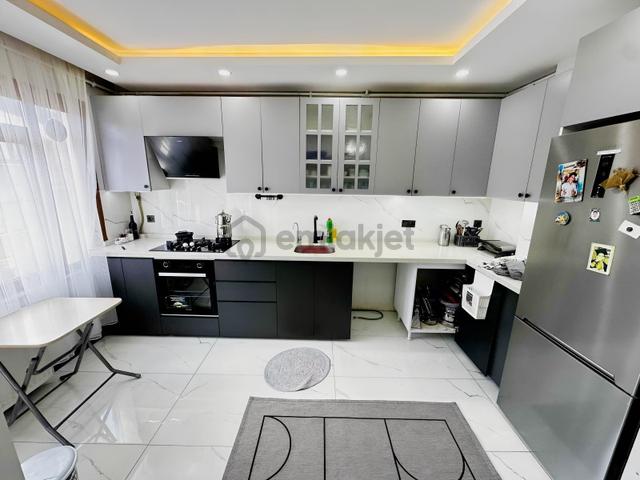 Cumhuriyet Mah. Satılık 5+2 240m2 İki Cephesi Açık Dublex 1