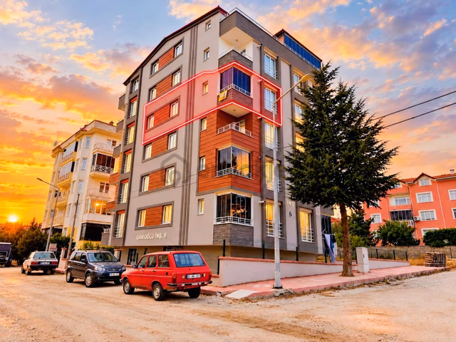 Merzifon Sofular Mahallesinde Ultra Lüks Kiracılı 2+0 Ara Kat 1