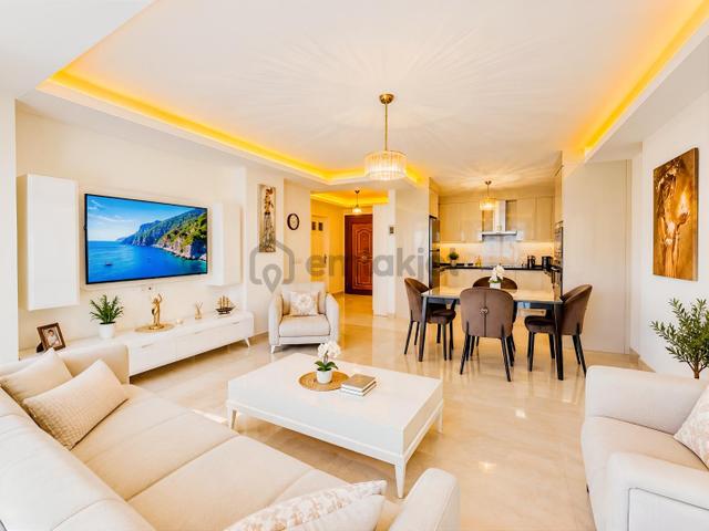 Alanya Merkezde Denize Sıfır Bölgede 2+1 Eşyalı Daire
