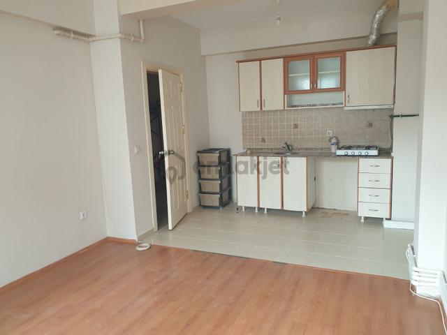 Ogü Tıp Fakültesi Yanı Ünlü Sk Arakat Balkonlu Kiralık 1+1 Daire 1
