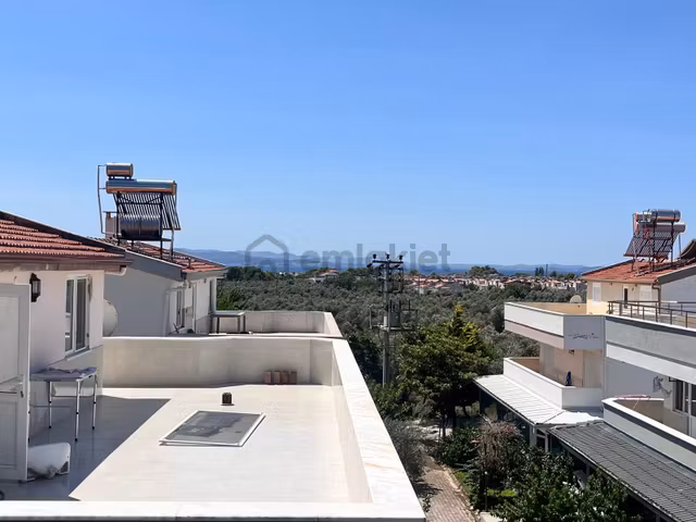 Kavuşturan Emlak'tan Güre'de Denize Yakın Havuzlu Kiralık Villa 1