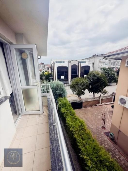 Ahi Group Gayrimenkul'den Çarşıda Satılık Eşyalı 1+1 Daire 1