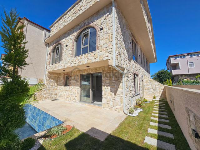 Deniz'den 4+1 Müstakil Havuzlu Lüks Villa 1