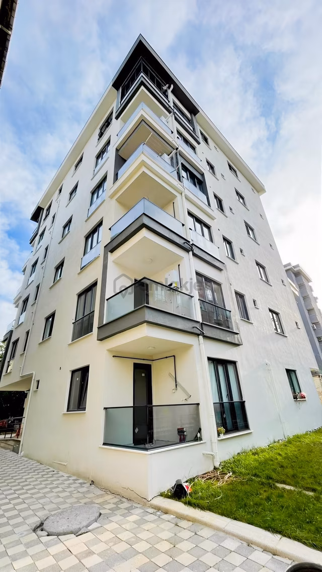 Çekmeköy Güngören Mahallesinde 2+1 Otoparklı Satılık Daire 1