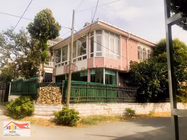 Sinanoba Da Müstakil Bahçeli Garajlı Köşe Villa