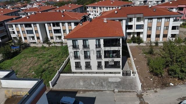Serdivan Yazlık'ta Satılık 2+1 Sıfır 3. Kat Yerden Isıtma Daire 1