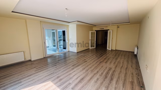 Site İçi Kombili Ebeveyn Banyolu Çok Geniş Tramvay Yakını 3+1 1