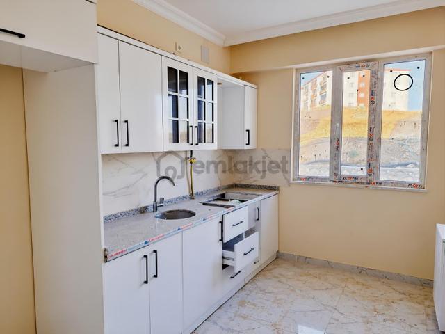 Hakev'den 15 Temmuzda Satılık Yeni Yapı Giriş Kat Daire 1