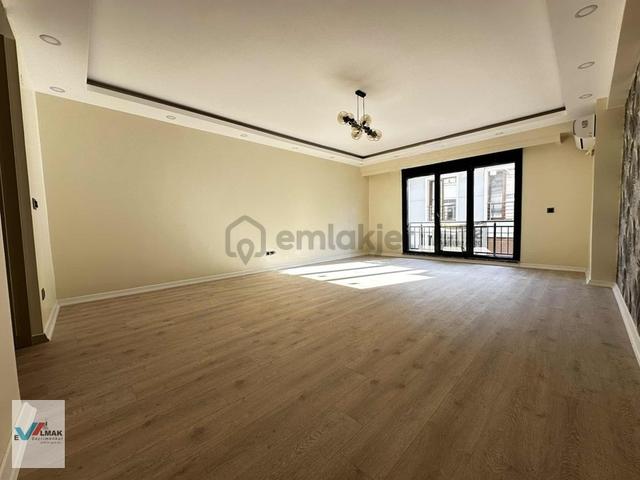 Bakırköy Sahilde, Deniz Manzaralı 5+2 Kiralık Dubleks Daire
