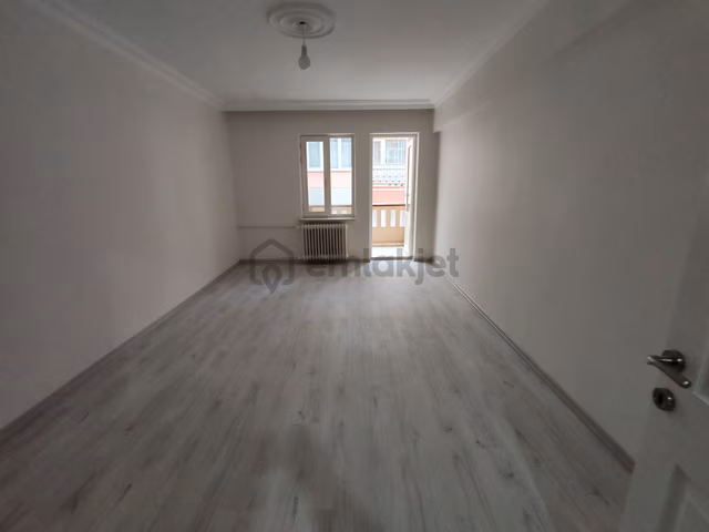 Barış Gayrimenkul'den Umurbey'de 3+1 Ara Kat Bakımlıdaire. 1