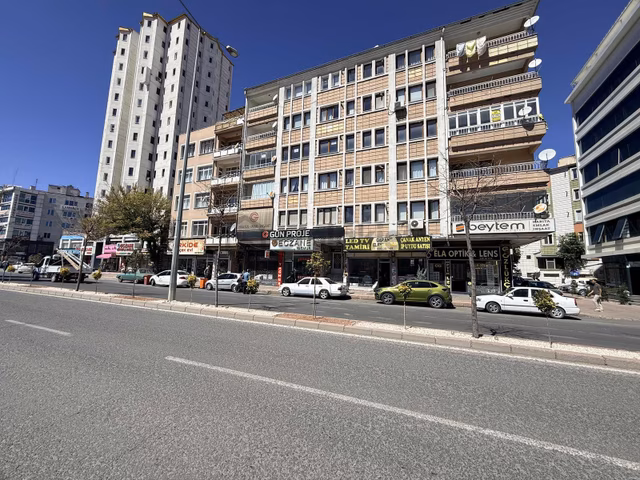 Merkezde 4+1 | 250 M² Brüt | Kiralık Daire 1