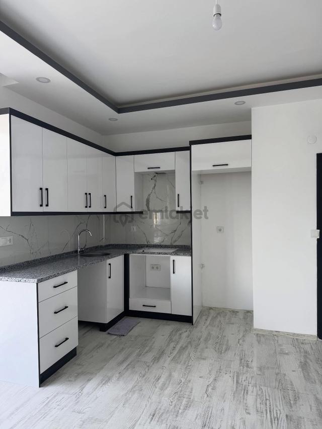 Suhulet Emlaktan Finike Kum Mahallesi Seyit Onbaşı İlkokulu Hemen Yanında Kiralık 1+1 Daire 1