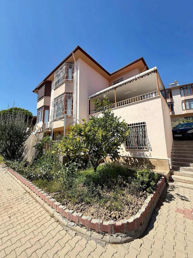 Küçükkuyu'da Kiralık Deniz Manzaralı Eşyalı Villa 1