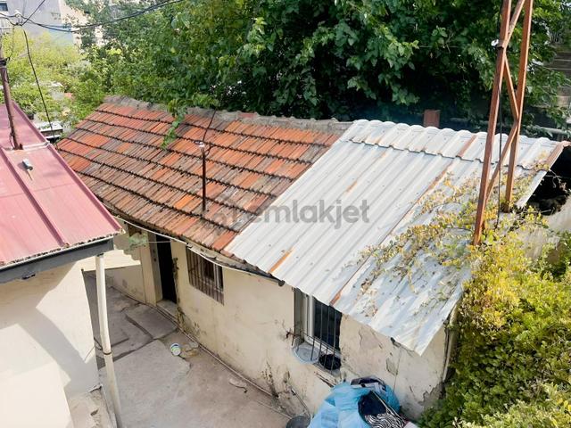 Yunus Emrede Pazara Yakın Müstakil Tapulu Bahçeli Evli Arsa 1