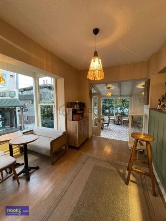 Mavi Durakta Devren Kiralık Butik Kafe 1