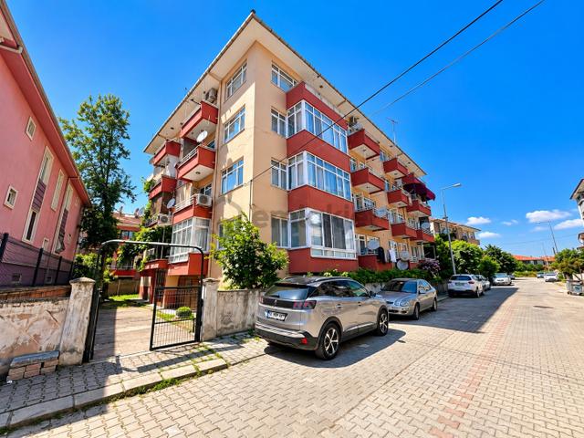 Adapazarı Şeker Mahallesinde Ferah & Geniş 3+1 Satılık Daire 1