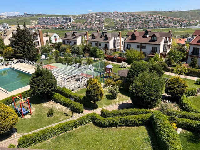 Bahçeşehir 2. Kısım Sezgin Villaları Sitesinde 7+2 Lüks Villa 1