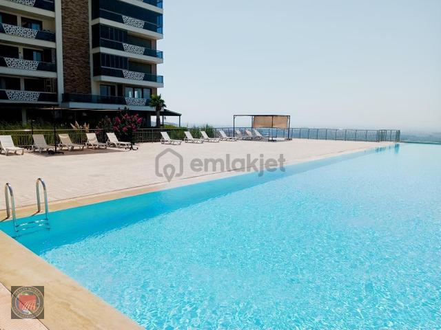 Antalya Delux'de Full Site Kiralık 4+1 Bahçe Katı Lüks Daire