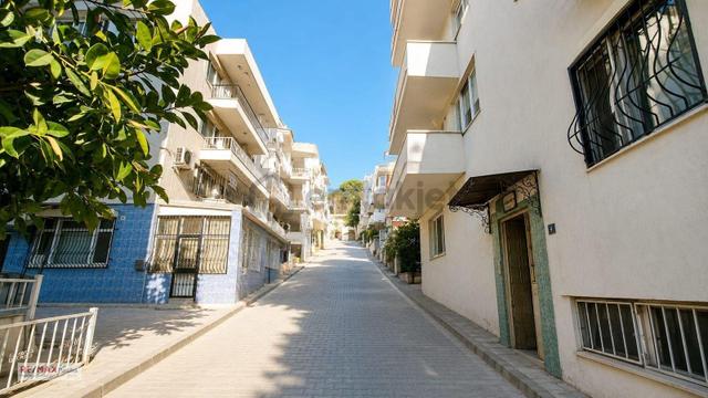 Kuşadası Merkezde | Teras Kullanımlı | 3 Cepheli, Aydınlık Ferah, 3+1 Satılık Daire 1