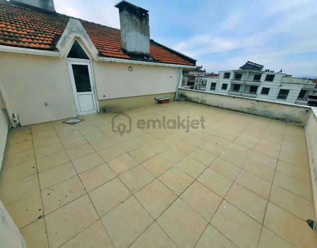 Uytundan Akçay'da Doğalgazlı Asansörlü Kiralık 5+1 Dubleks 1