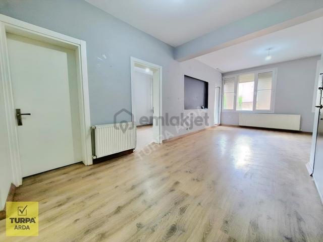 Karşıyaka Çarşı Girişi Önü Açık Çift Cephe Ful Tadilatlı 2+1 1