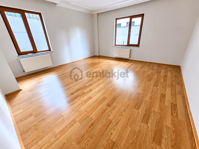 Ümraniye Armağanevler Mah. Kapalı Ve Açık Otoparklı Site İçi 2+1 1
