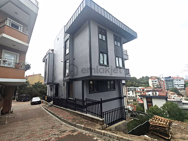 Burhaniye’de Yeni Binada, Aydınlık, Yerden Isıtmalı 2+1 Kiralık 1