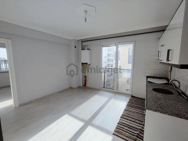 Edirne Merkez Cumhuriyet Mahallesi'nde Kiralık 1+1 Daire
