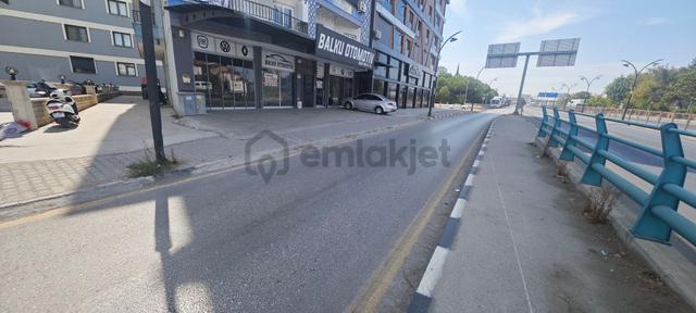 Turgutlu Nova Gayrimenkul'dan Kiralık 500 M² Geniş Dükkan 1