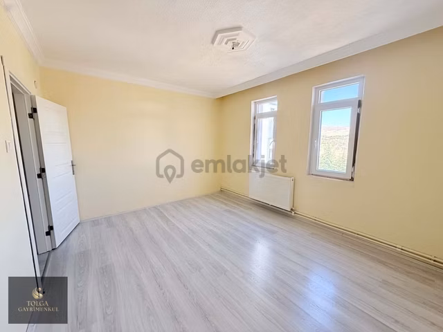 Tolga Gayrimenkul Fertek Yolu Civarı Ferah Evler3+1kiralık Daire 1