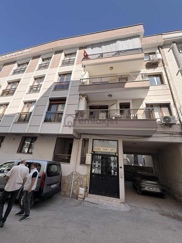 Buca Pazaryeri Çevikbir Yakını Kapalı Mutfak Daire