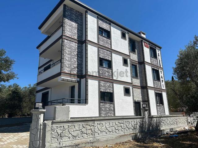 Sakin Huzurlu Bir Yaşam İsteyenlr Denize Yakın Ara Kat 1+1 Daire 1
