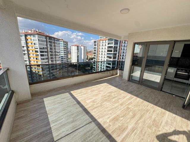 Lider Emlak'tan Güneşevlerde 4+1 Kiralık Yapılı Site Dairesi 1