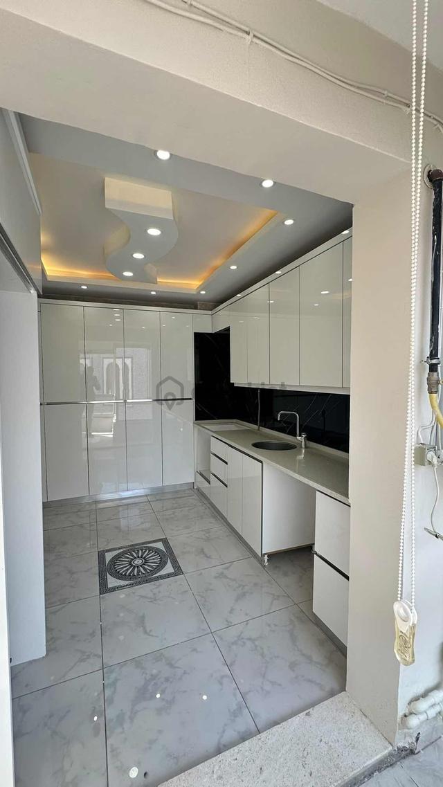 Güzelyalı Mh Sahile Yürüme Mesafesi 3+1 Arakat Genç Bina Satılık 1