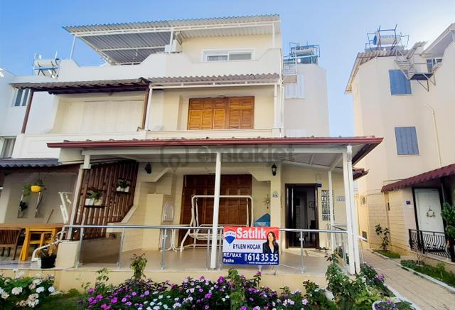 Davutlar Atakent Sıtesınde, Denıze 150 Metre ,eşyalı 4+1 Villa 1